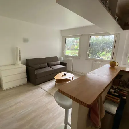 Beautiful Studio Near The Eiffel Tower * Paryż